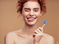  Dame - 30-40-årene - Leken dame søkes til en artig sekvens med maske i varm og fin reklamefilm