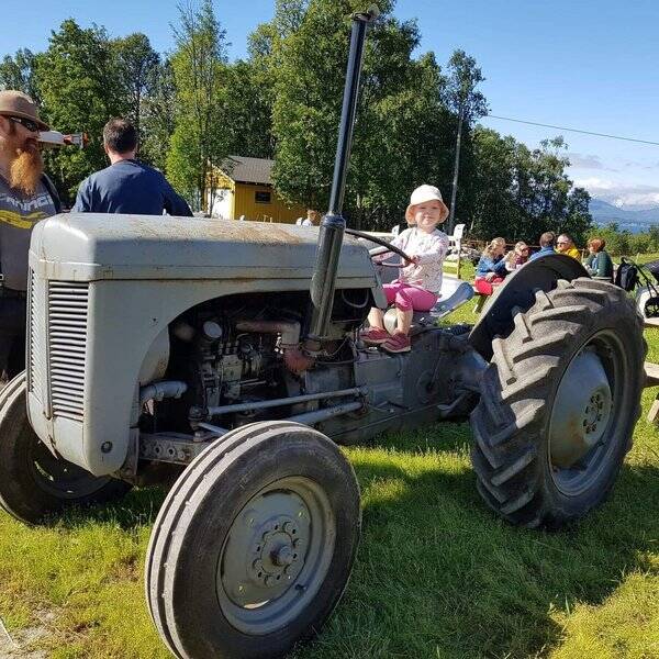 Kjøretøy - Div traktorer