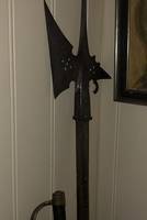 Diverse antikke våpen