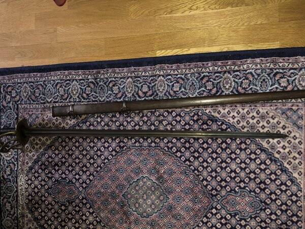 Revisitter - Diverse antikke våpen