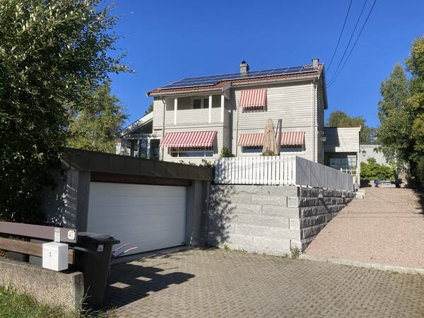 Hus - Enebolig - Røa. Harald Løvenskiolds vei 