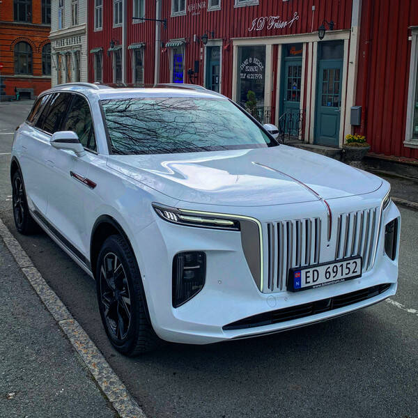 Kjøretøy - Hongqi ES9-H