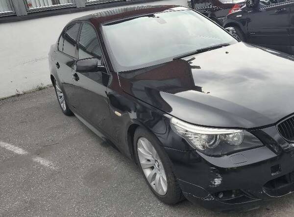 Kjøretøy - svart bmw