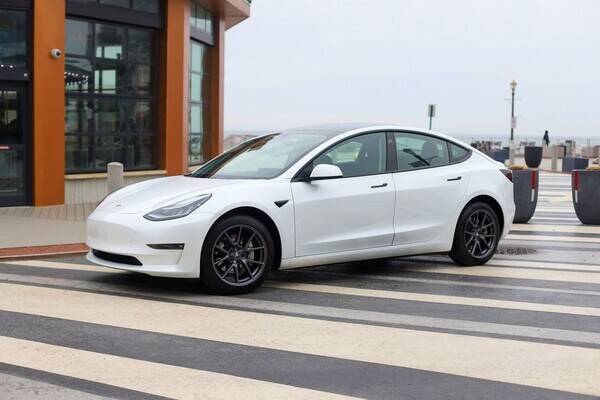 Kjøretøy - Tesla 3 (hvit)
