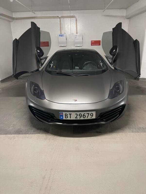 Kjøretøy - Mclaren mp4-12c + Bentley GT continental