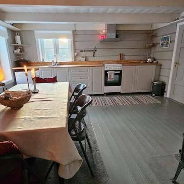 Hytte - Eldre gård fra 1800 tallet.