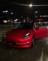 Tesla Model 3 - Rød