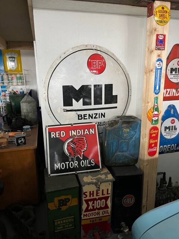 Revisitter - Tøft verksted med mye rekvisitter