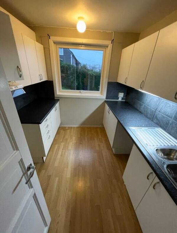 Leilighet - Bergen: KAN ØDELEGGE GULV/VEGGER osv